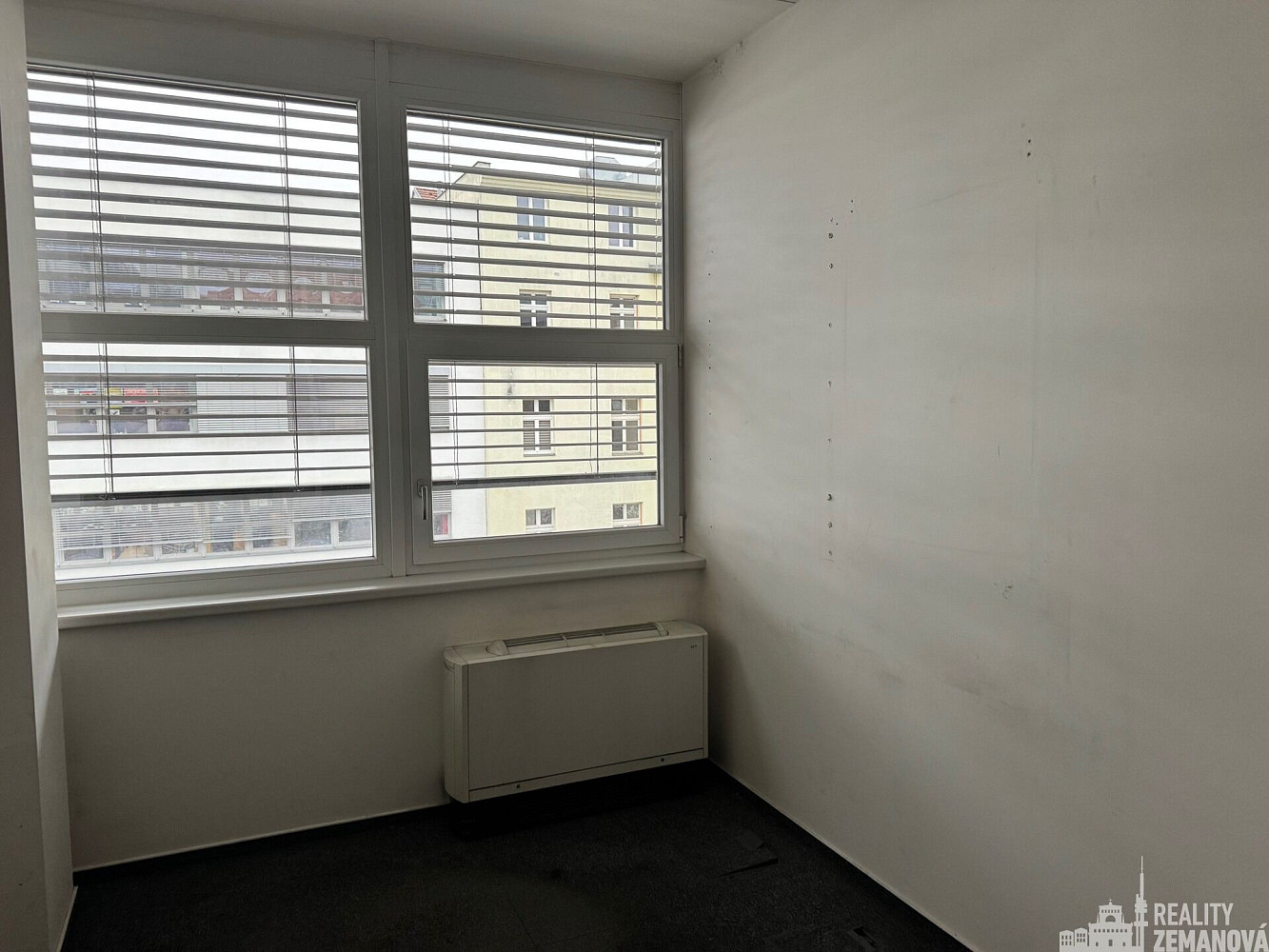 Pronájem kanceláře 168 m² – fotografie 5