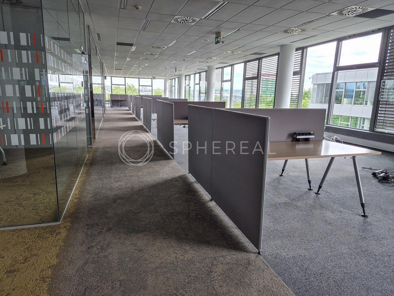 Pronájem kanceláře 2 000 m² – fotografie 2