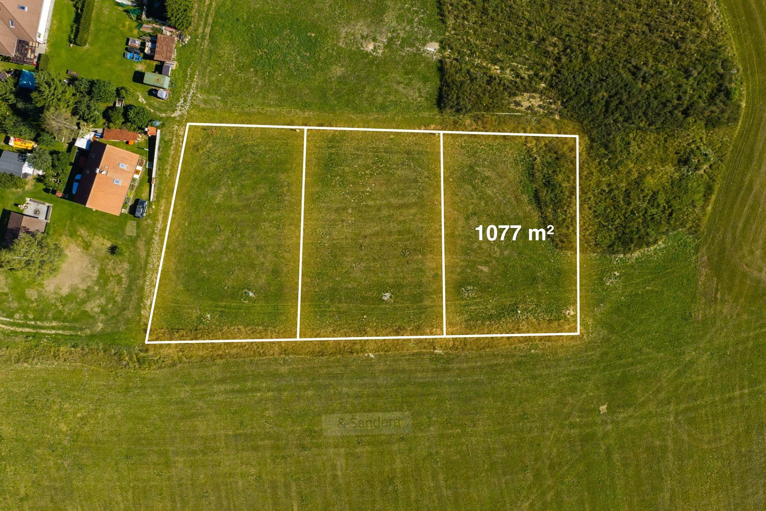 Prodej stavebního pozemku 1 077 m²