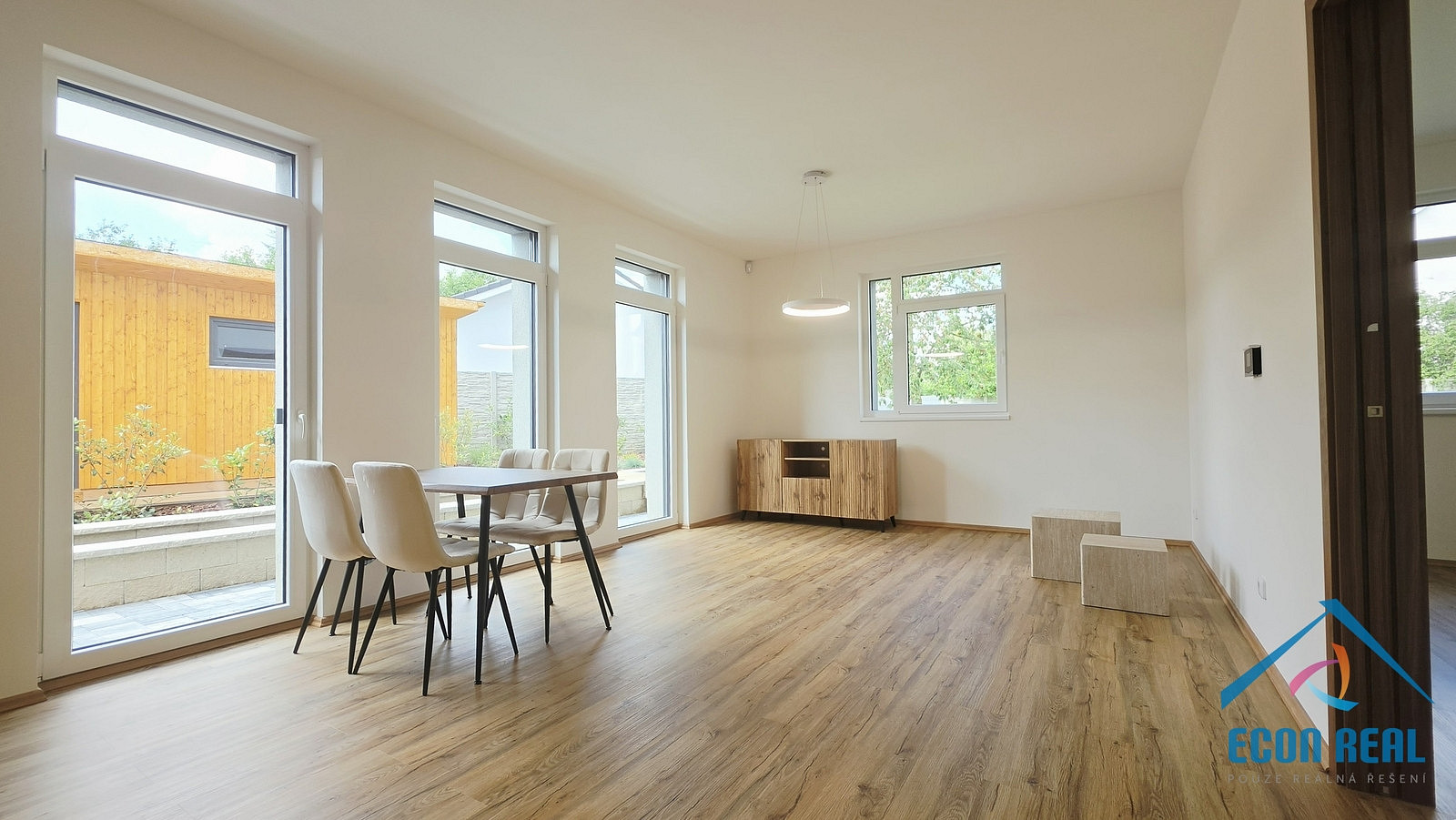Pronájem kanceláře 55 m² — photo 2