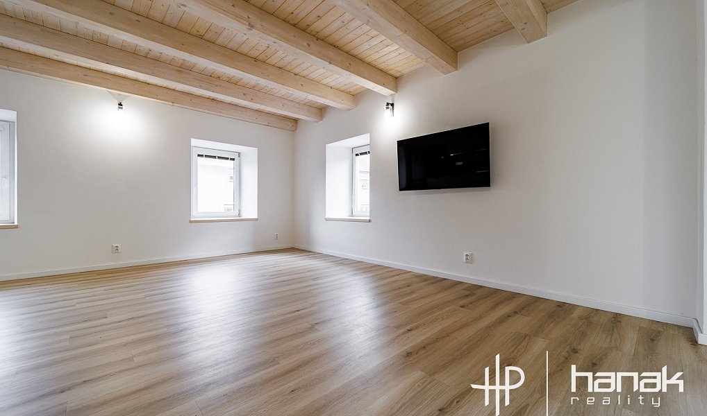 Pronájem bytu 3+kk 85 m², Velký Újezd – náhled fotky 2