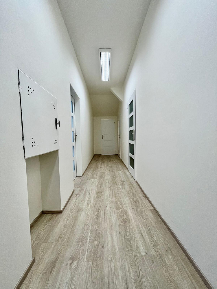 Pronájem kanceláře 75 m² – fotografie 3