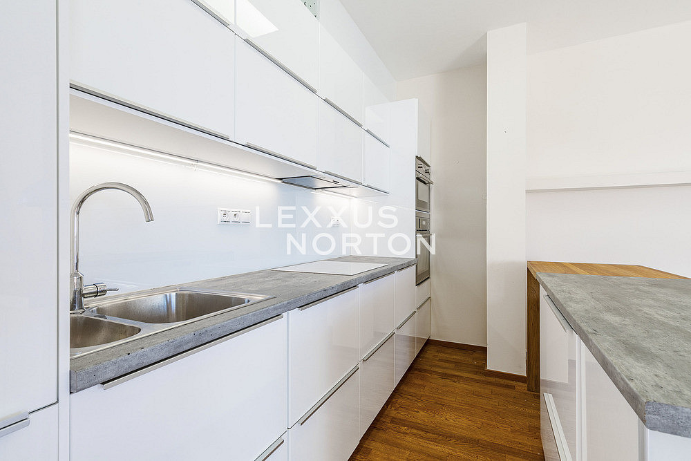 Pronájem bytu 4+kk 150 m² — photo 2