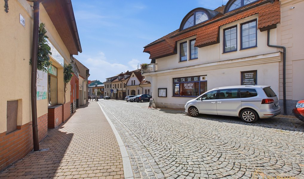 Prodej ubytovacího objektu 663 m², Rakovník – náhled fotky 30
