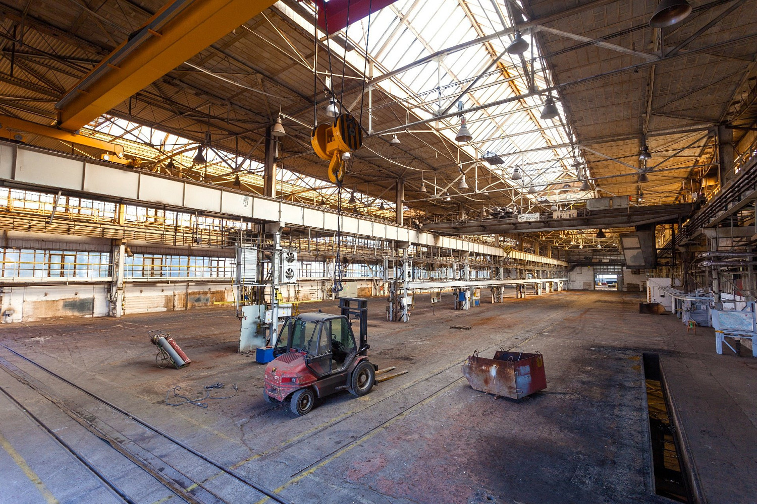 Pronájem výrobních prostor 2 345 m²