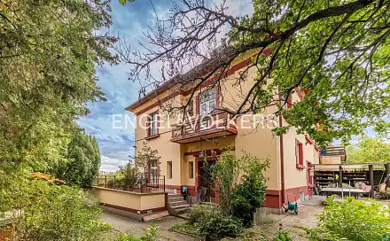 Prodej domu 255 m² s pozemkem 740 m², Pod lipkami, Praha 5 - Smíchov