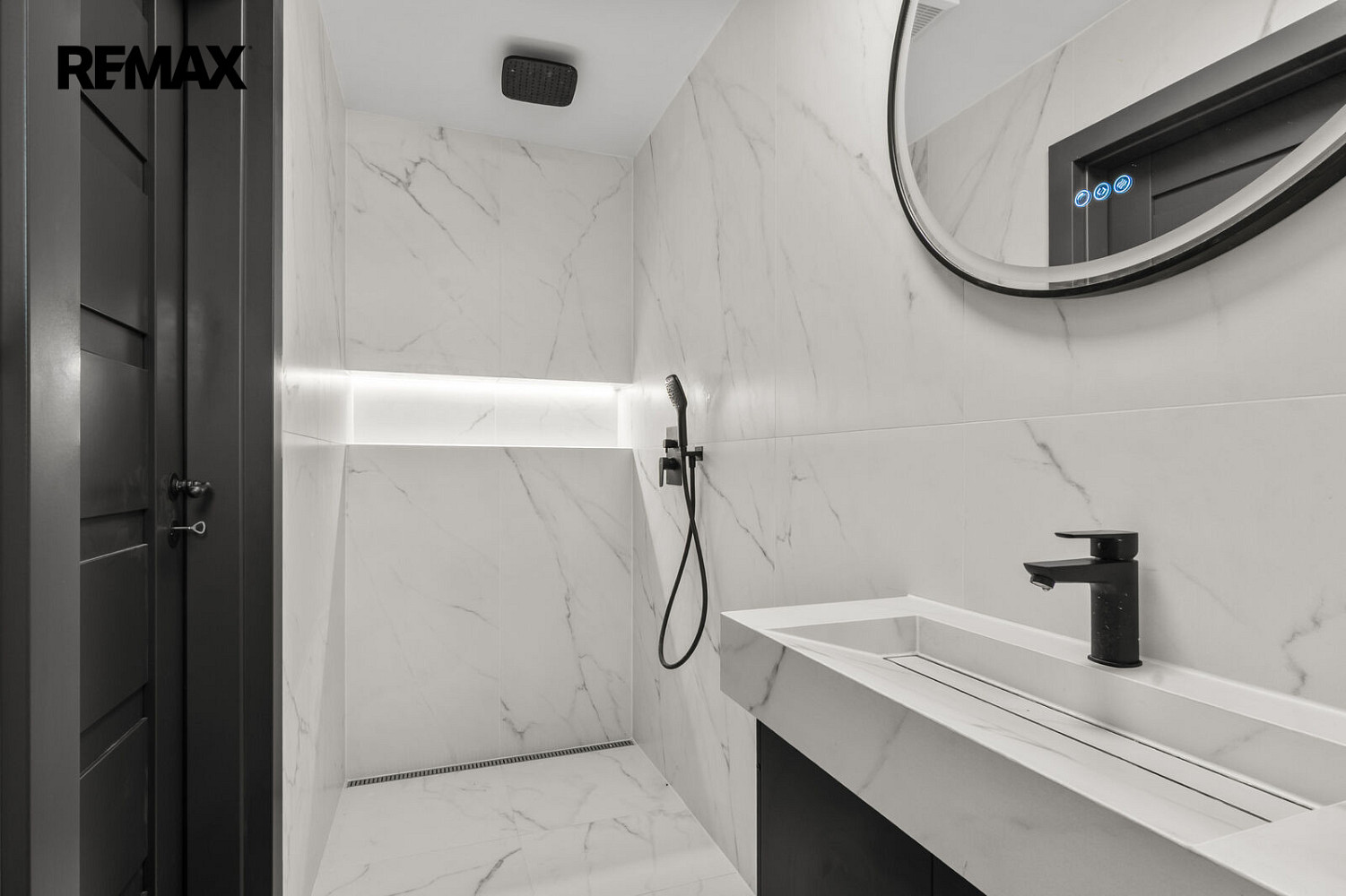 Prodej domu 253 m² s pozemkem 754 m² – fotografie 4