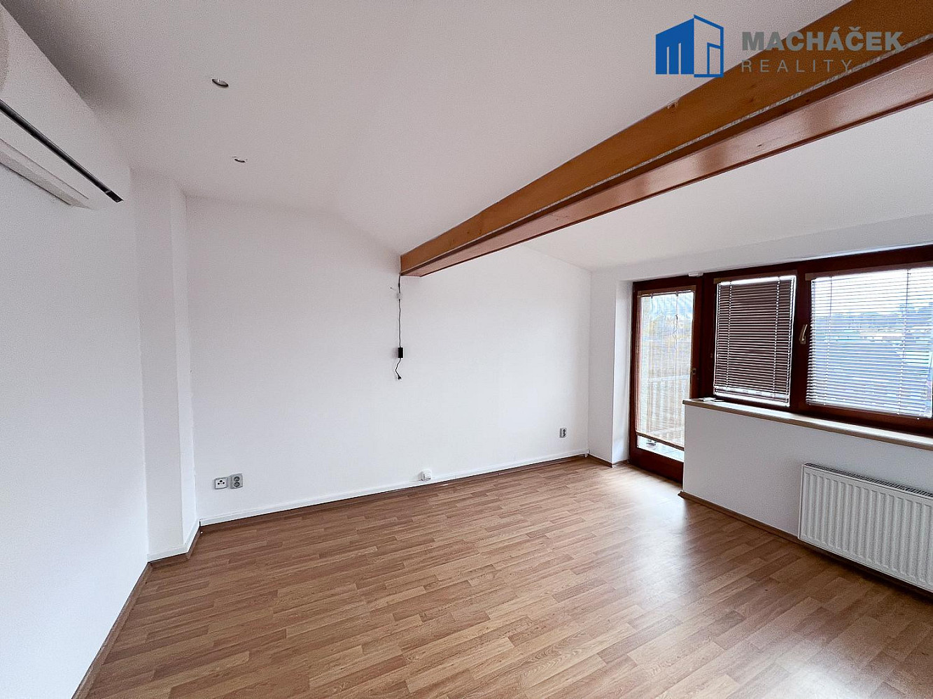 Prodej domu 278 m² s pozemkem 128 m² – fotografie 2
