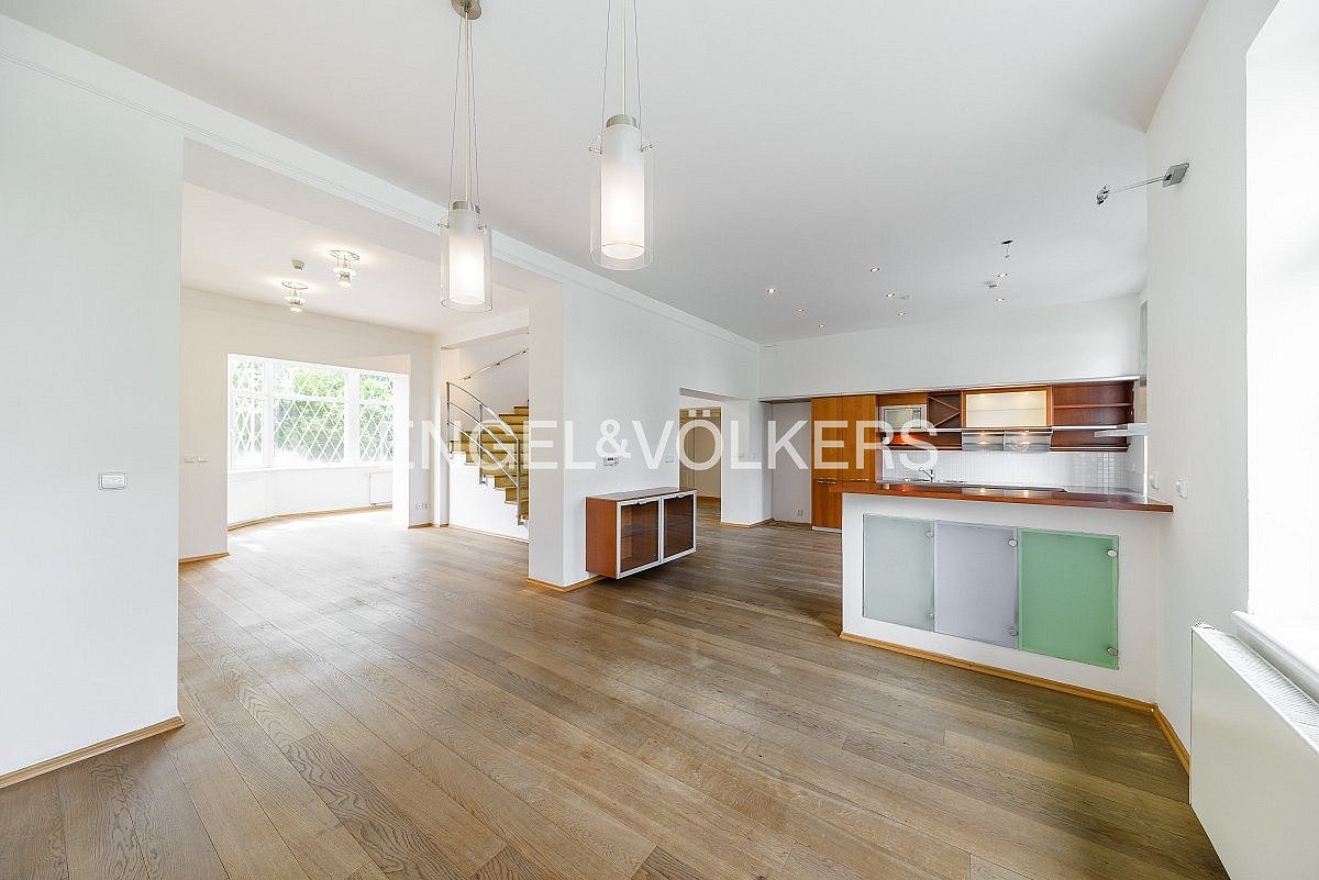 Pronájem domu 514 m² s pozemkem 644 m² – fotografie 3