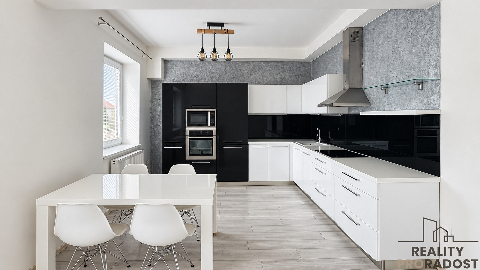 Pronájem bytu 2+kk 55 m² – fotografie 2