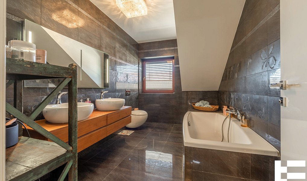 Prodej domu 227 m² s pozemkem 513 m², Zeleneč – náhled fotky 29