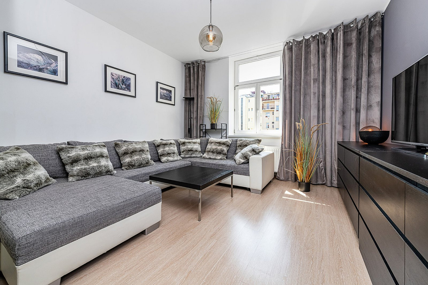 Pronájem bytu 2+1 116 m² – fotografie 4