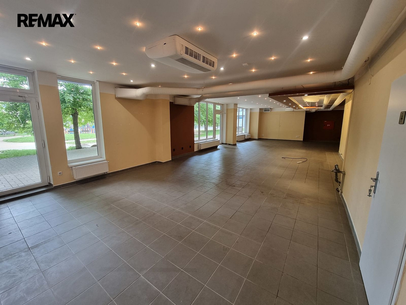 Prodej obchodních prostor 164 m²