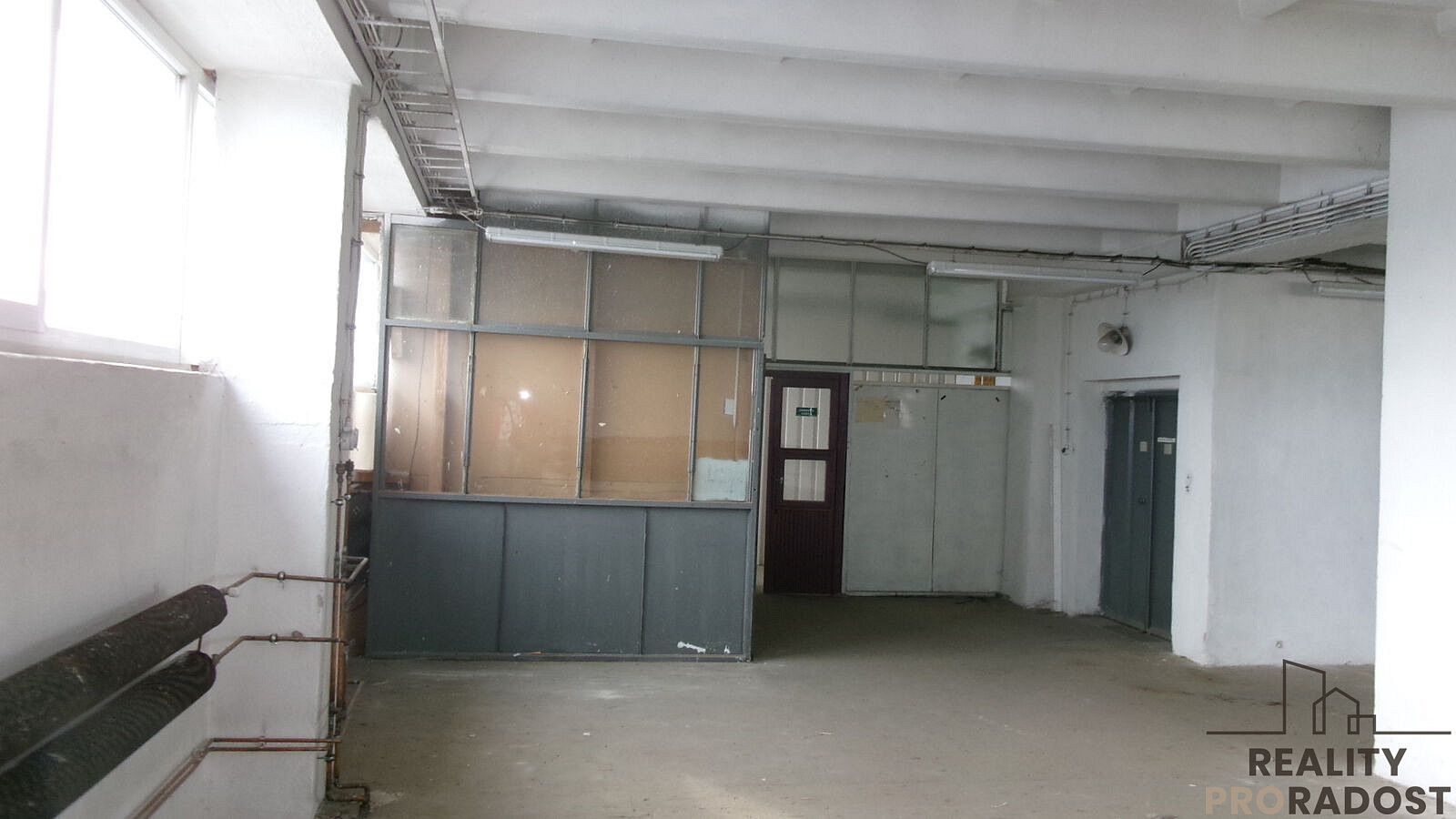 Pronájem skladovacích prostor 135 m²