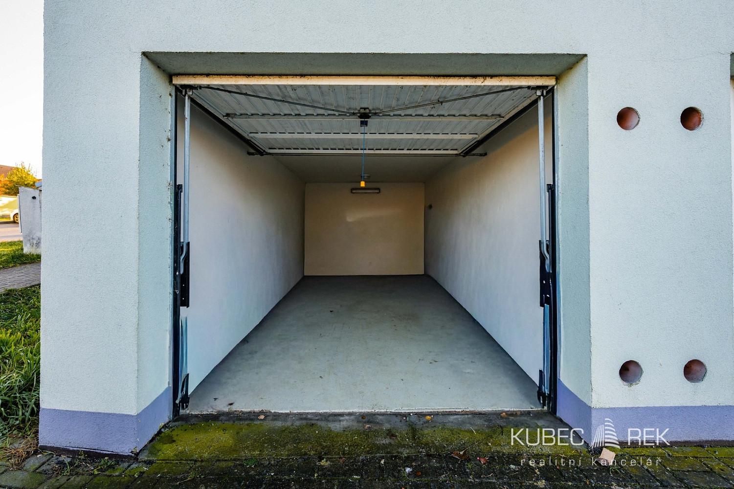 Prodej garáže 18 m2, nad obchvatem 592 — photo 2