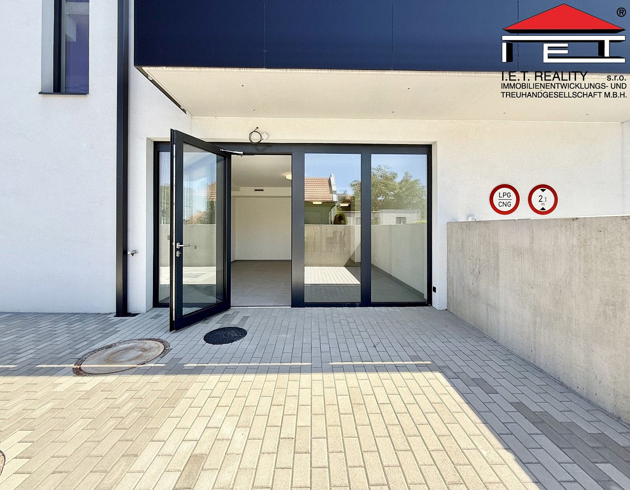 Pronájem obchodních prostor 55 m²