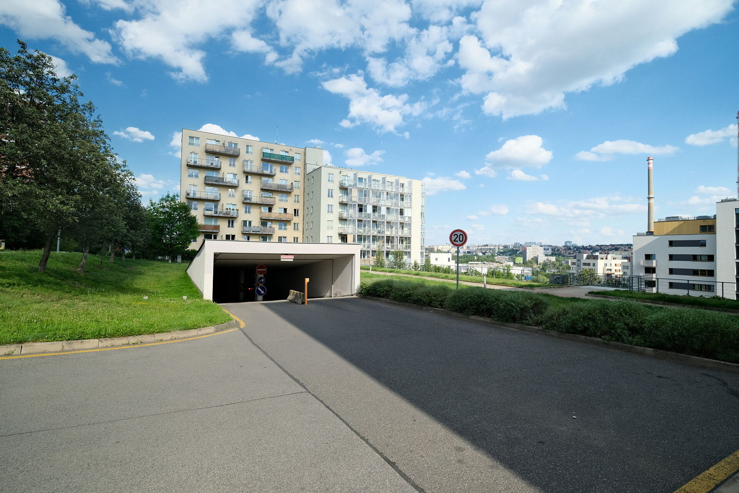 Garážové stání v dolině, praha 10 michle - bohdalec — photo 4