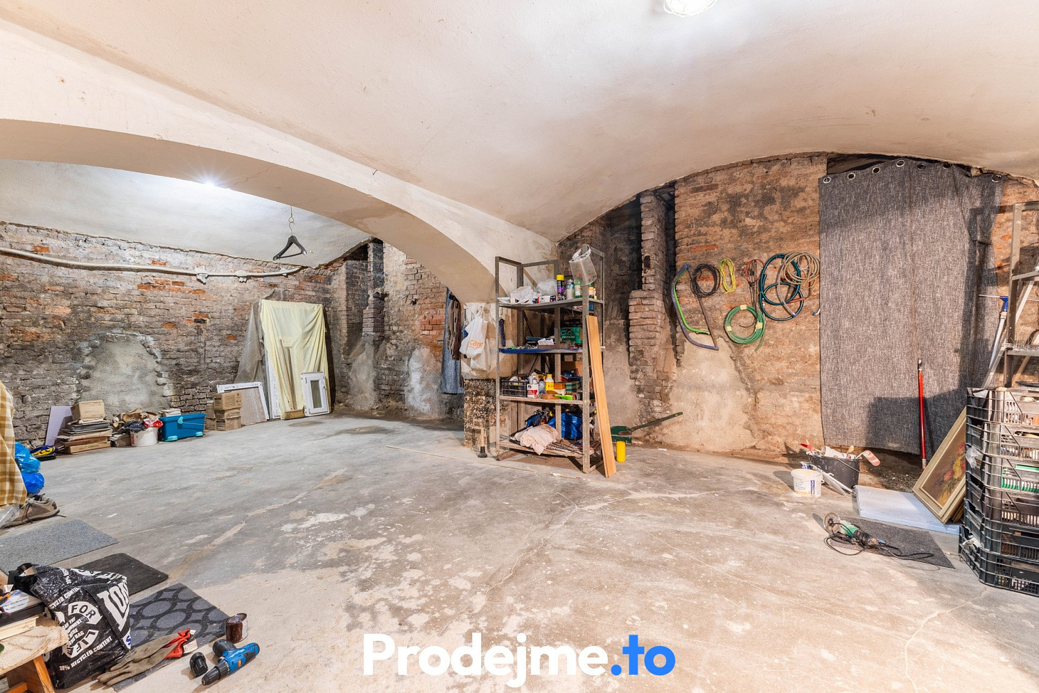 Pronájem skladovacích prostor 226 m²