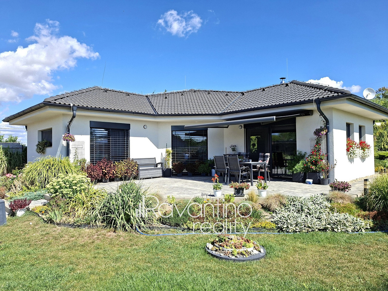 House, 102 m², land 946 m²