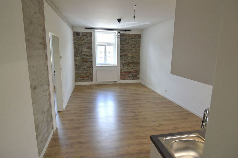 Pronájem bytu 2+kk 57 m² – fotografie 2