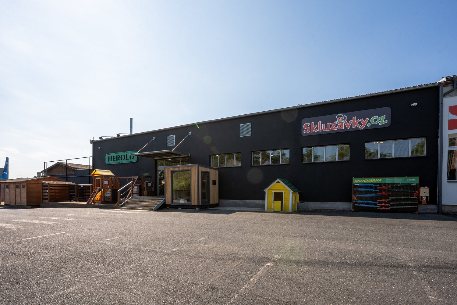 Prodej obchodních prostor 1 200 m² – fotografie 2