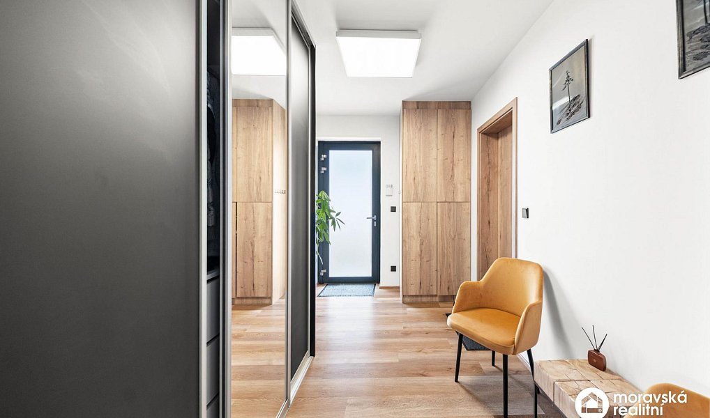 Prodej domu 199 m² s pozemkem 700 m², Hajany – náhled fotky 11