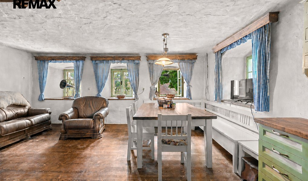 Prodej domu 185 m² s pozemkem 1 642 m², Horní Planá – náhled fotky 3