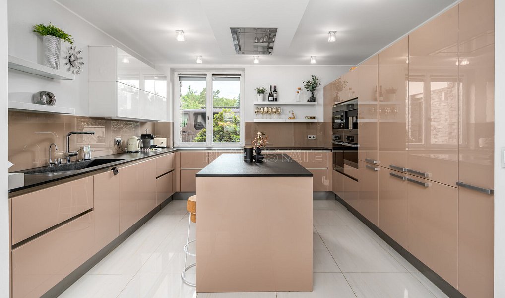 Prodej domu 546 m² s pozemkem 1 608 m², Zvole – náhled fotky 12
