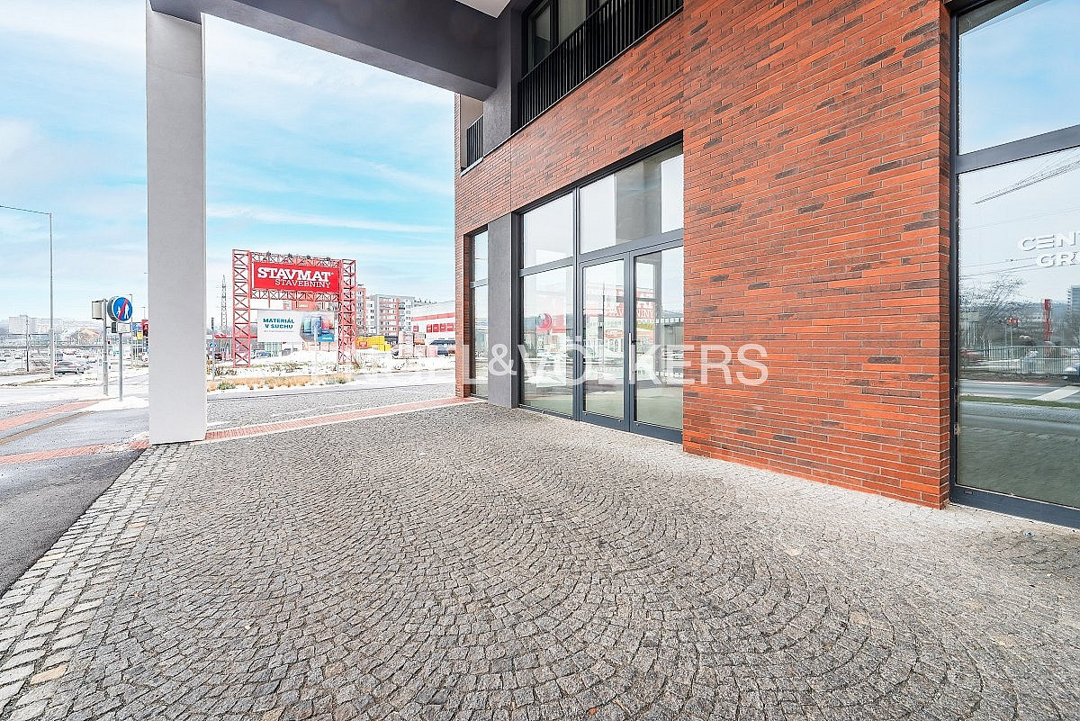 Pronájem obchodních prostor 291 m² – fotografie 2