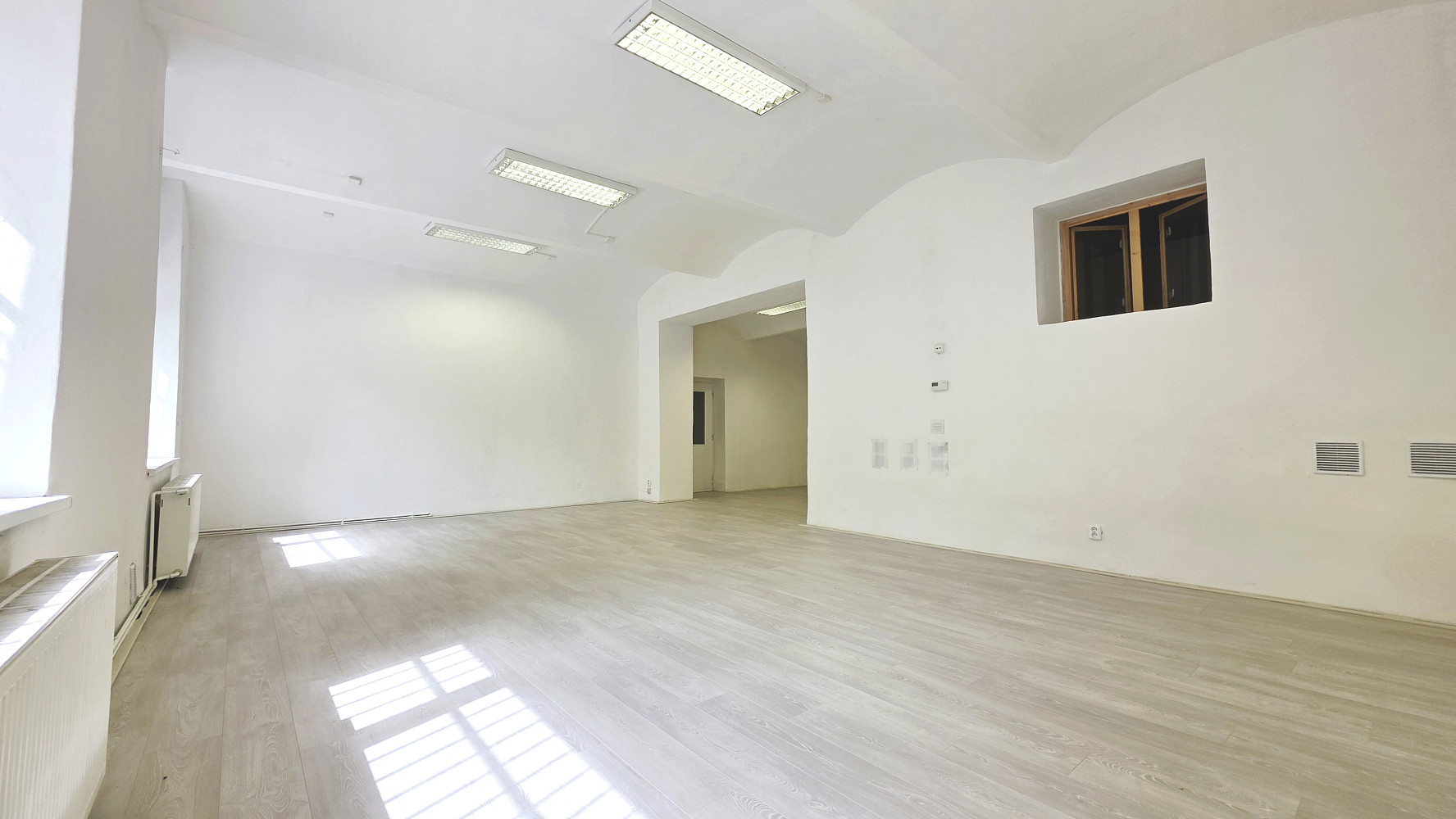 Pronájem kanceláře 167 m² – fotografie 3