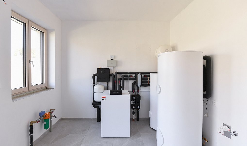 Prodej ubytovacího objektu 310 m², Nové Hutě – náhled fotky 8