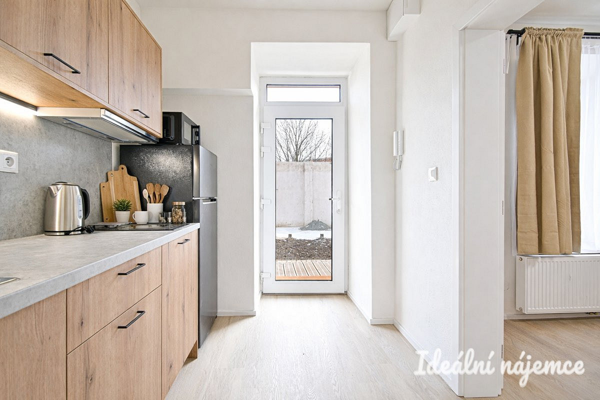 Pronájem bytu 1+1 25 m² – fotografie 2