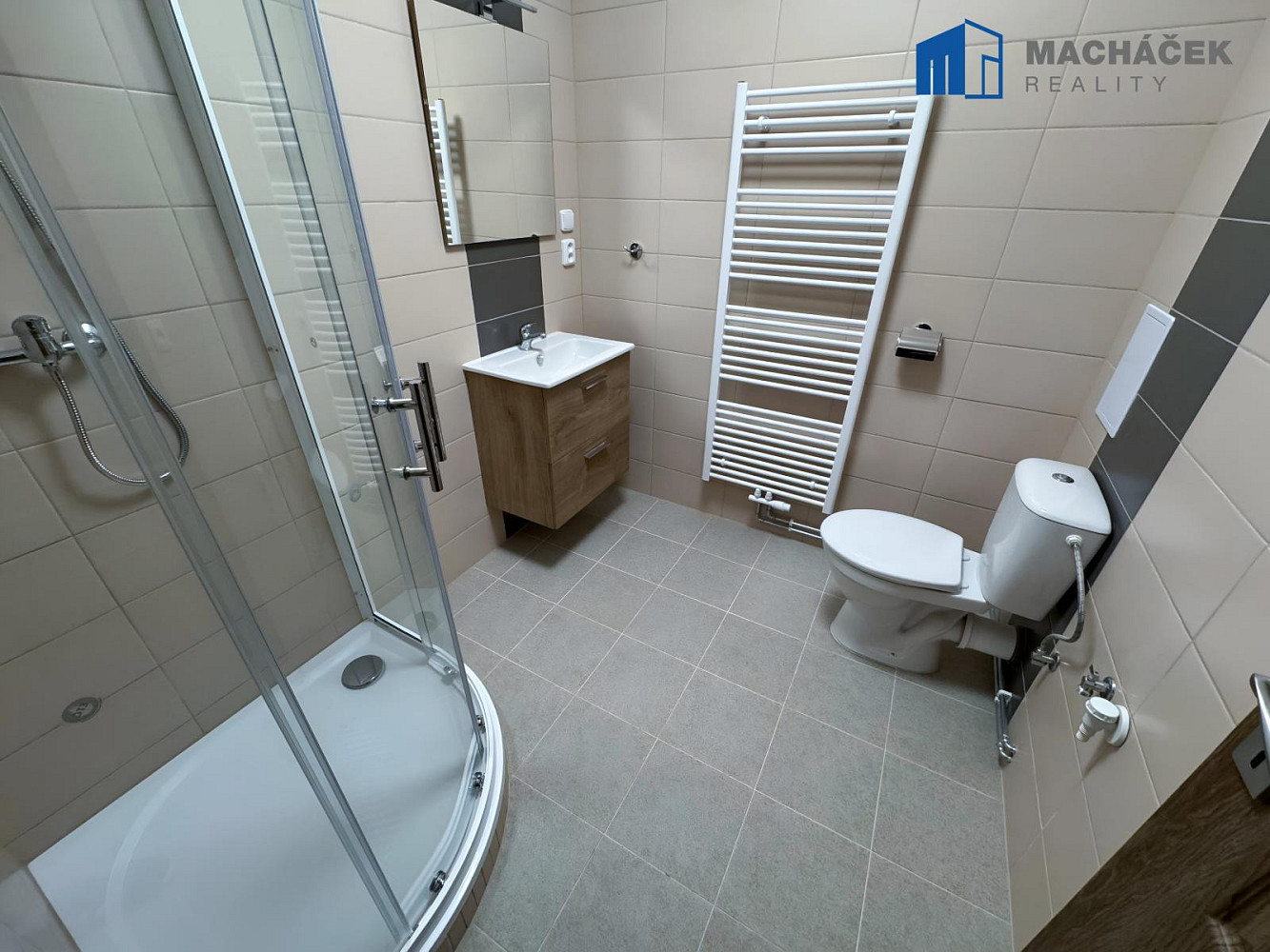 Pronájem bytu 2+kk 66 m² – fotografie 4