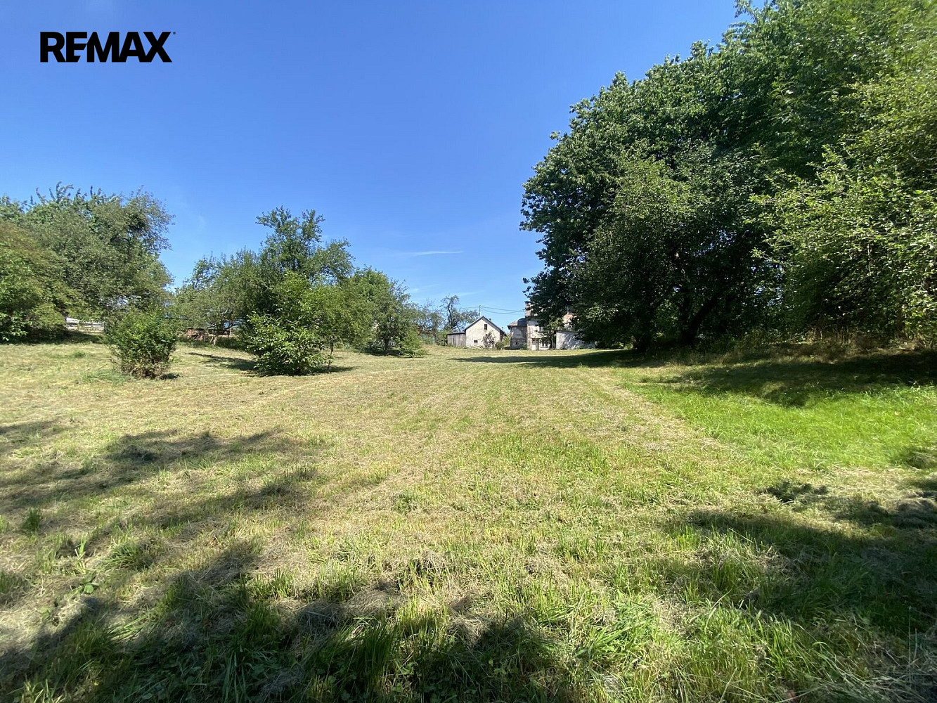 Prodej stavebního pozemku 2 500 m² – fotografie 2