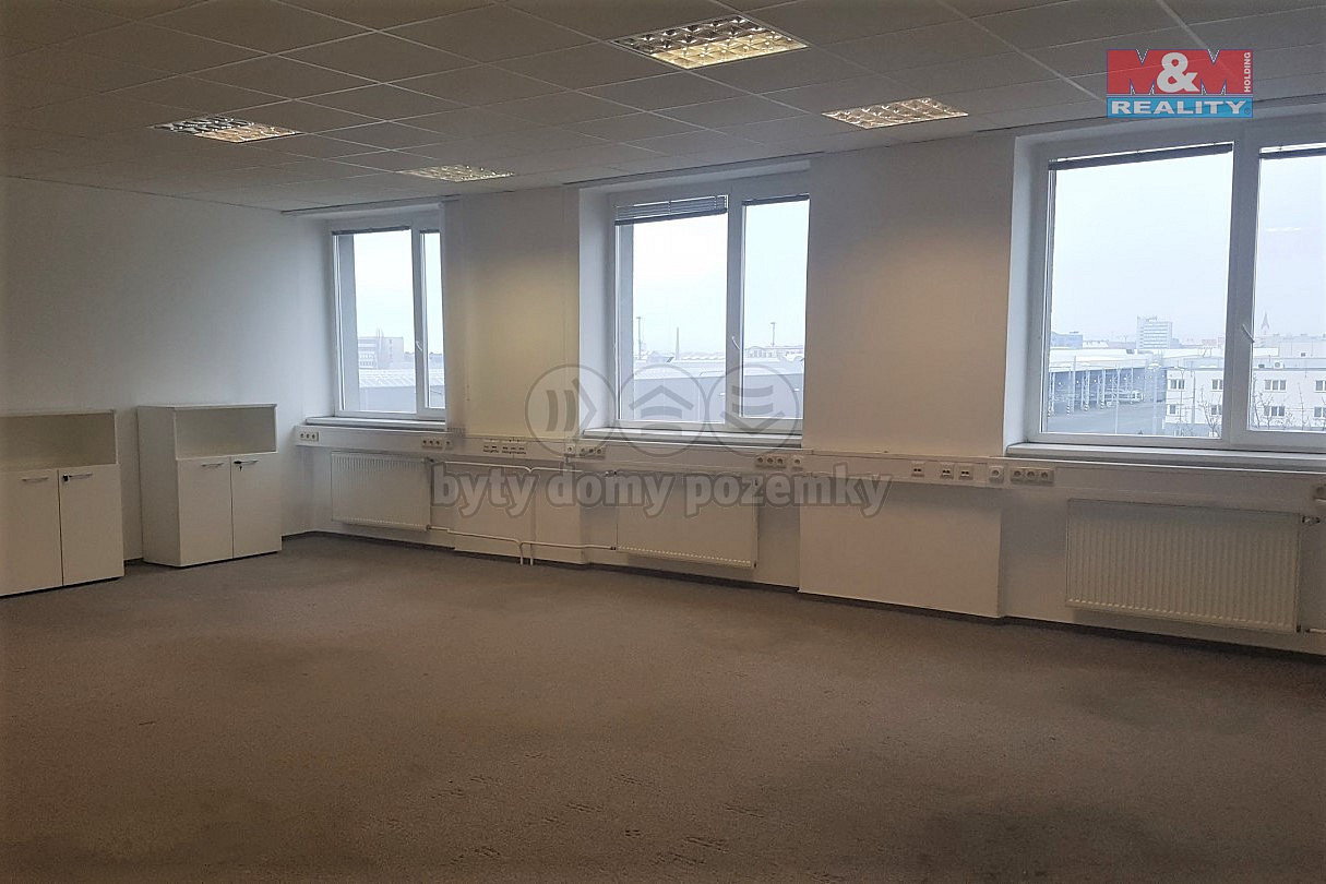 Pronájem kanceláře 300 m² — photo 2