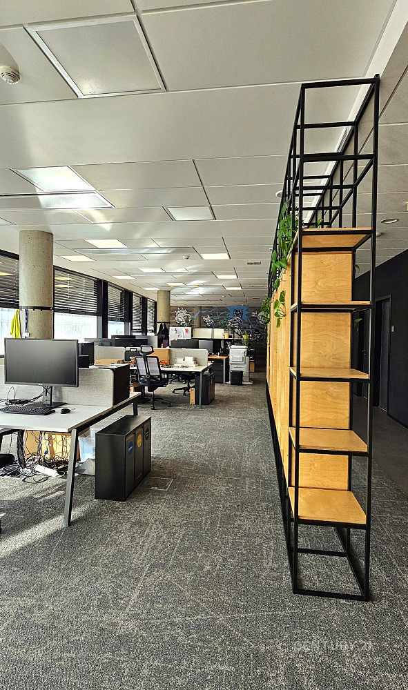 Pronájem kanceláře 1 057 m² – fotografie 3
