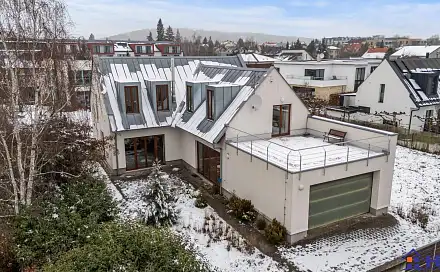 Prodej domu 323 m² s pozemkem 964 m², Měsíční, Černošice, okres Praha-západ