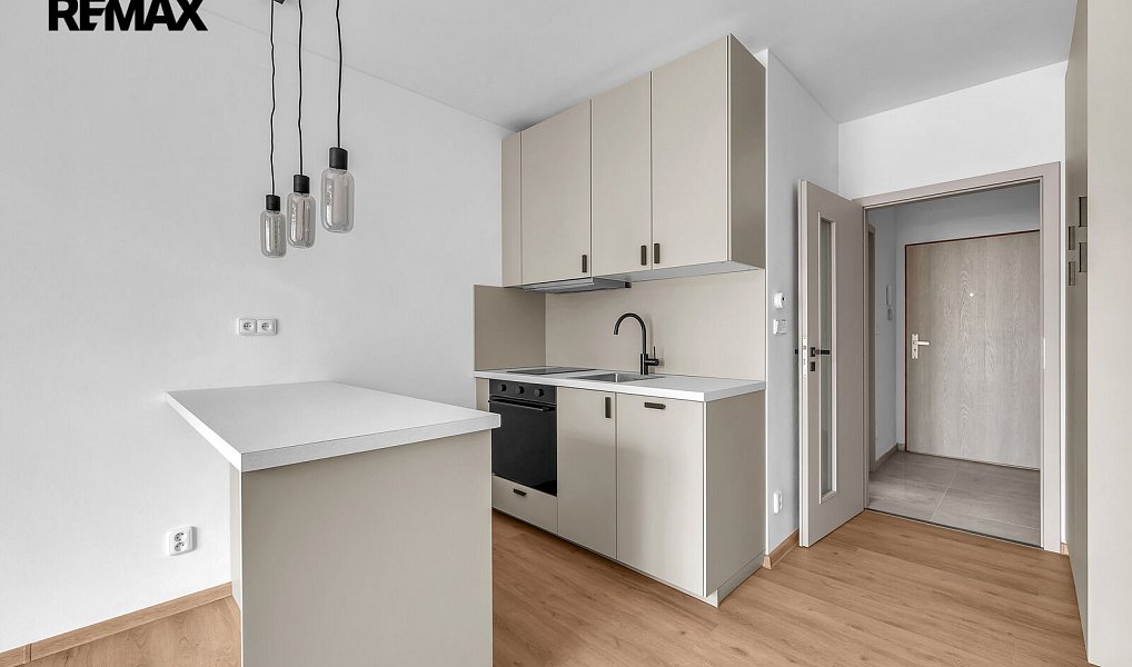 Pronájem bytu 1+kk 25 m², Topolová, Milovice – Mladá, okres Nymburk