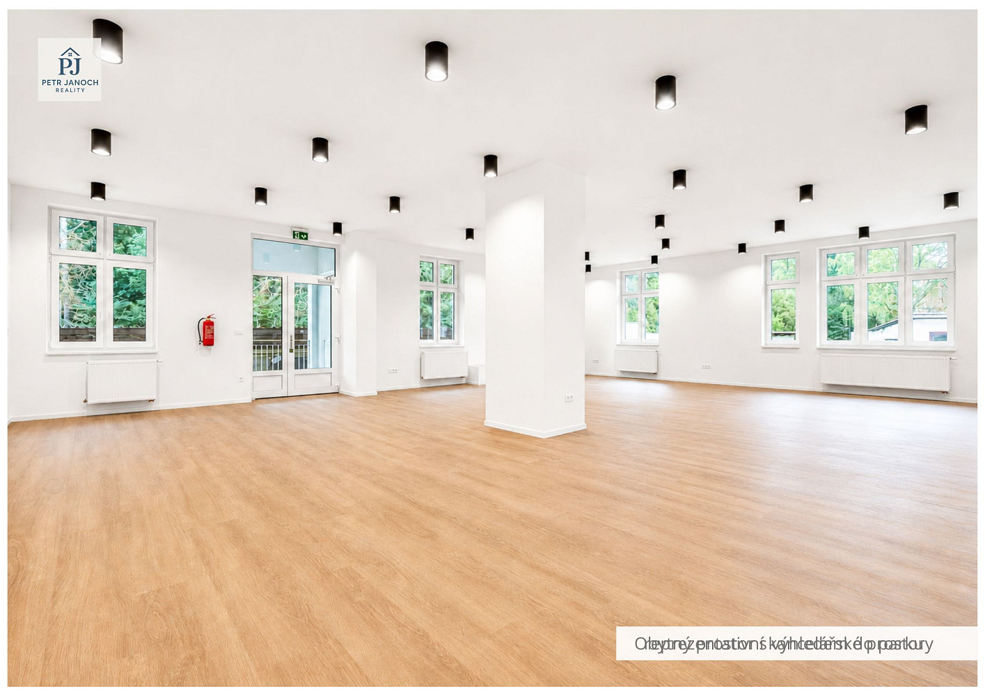 Pronájem kanceláře 177 m² – fotografie 3