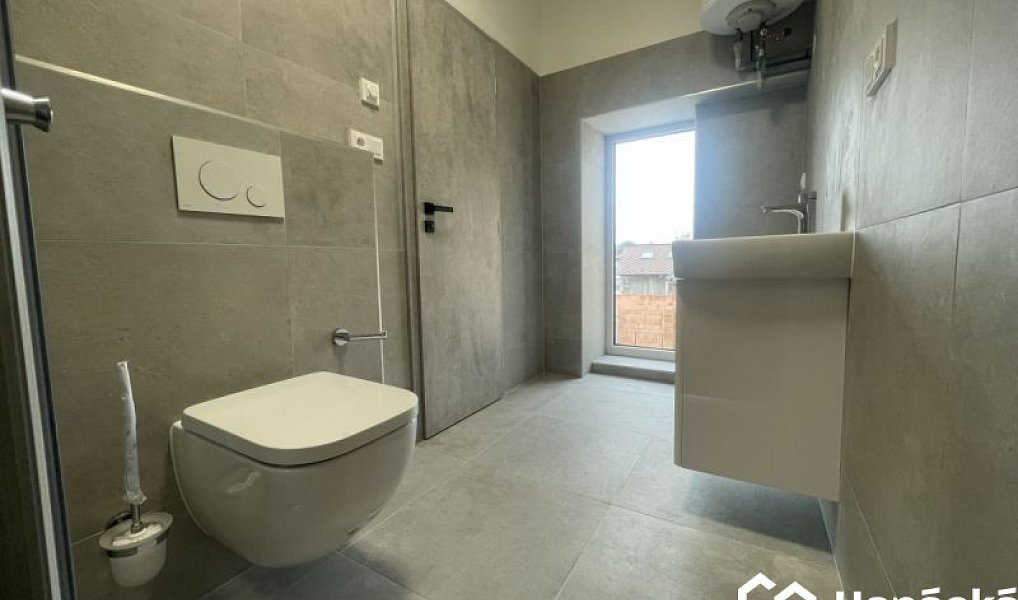Pronájem bytu 1+kk 29 m², Hulín – náhled fotky 13
