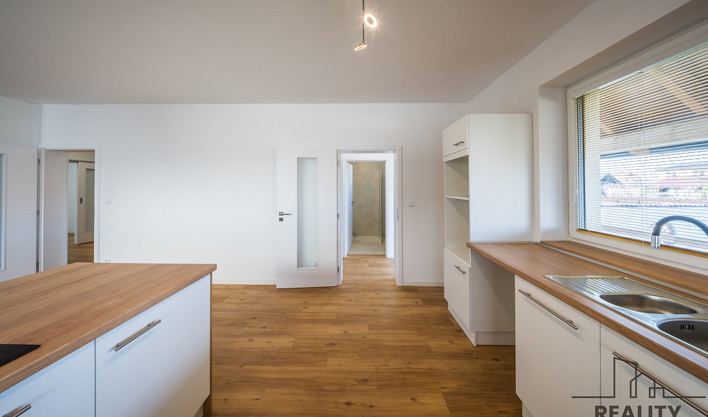 Prodej domu 225 m² s pozemkem 320 m², Vracov – náhled fotky 8
