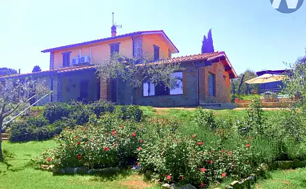 Prodej domu 170 m² s pozemkem 3 600 m², Cortona, Provincie Arezzo, Itálie