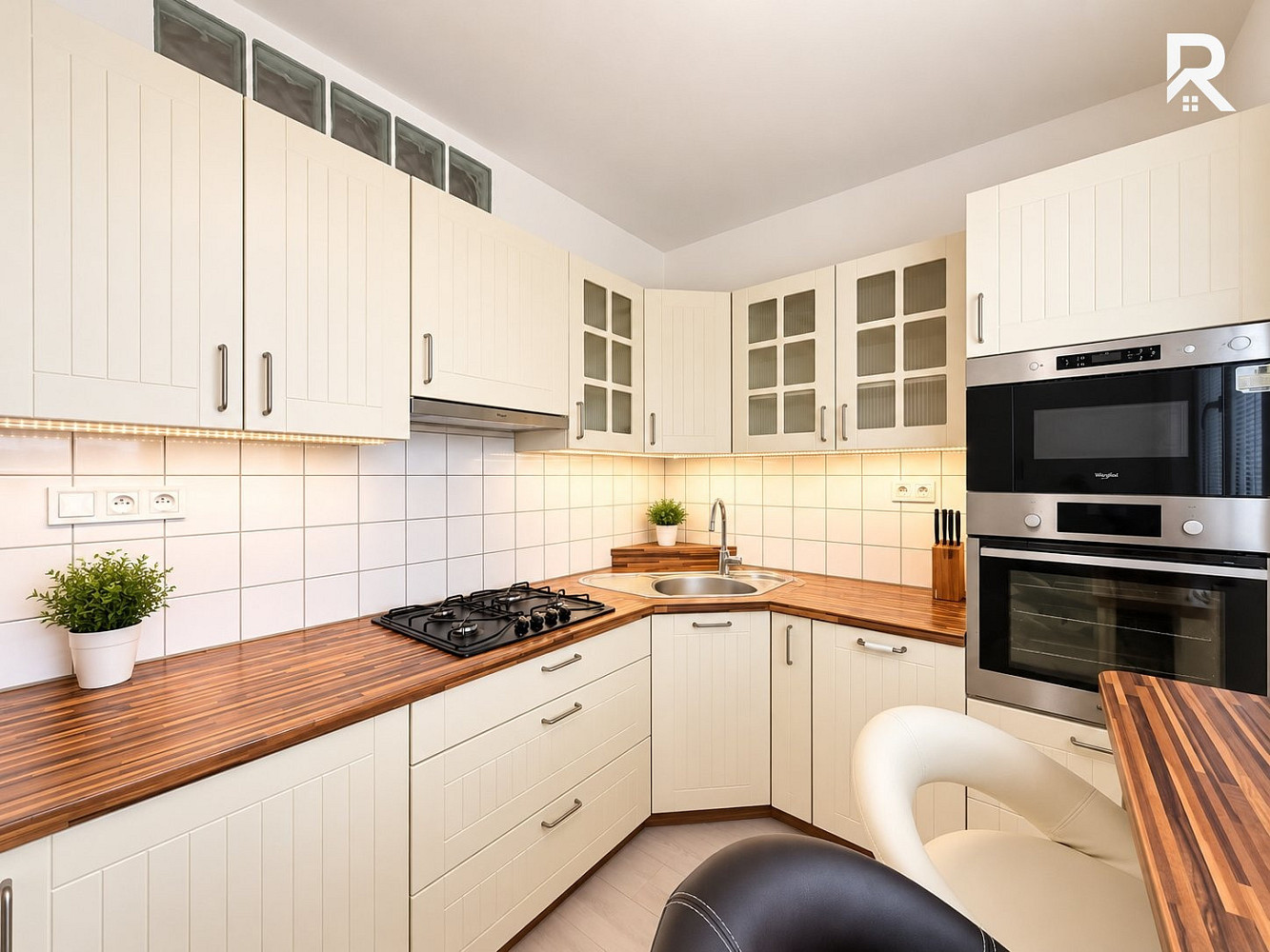 Pronájem bytu 2+1 52 m² – fotografie 4