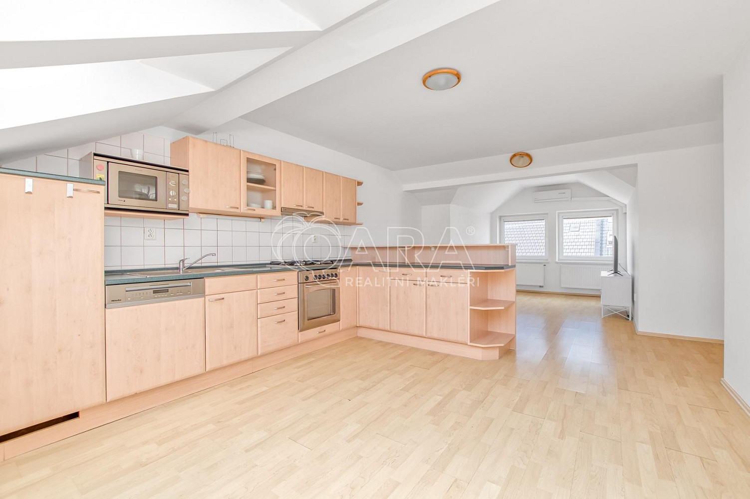 Prodej domu 150 m² s pozemkem 293 m² — photo 2