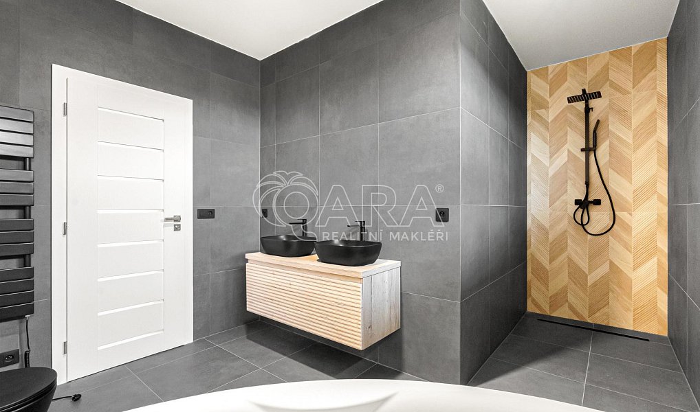 Prodej domu 190 m² s pozemkem 846 m², Rostoklaty – náhled fotky 4