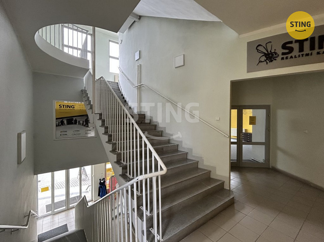 Pronájem kanceláře 830 m² – fotografie 3