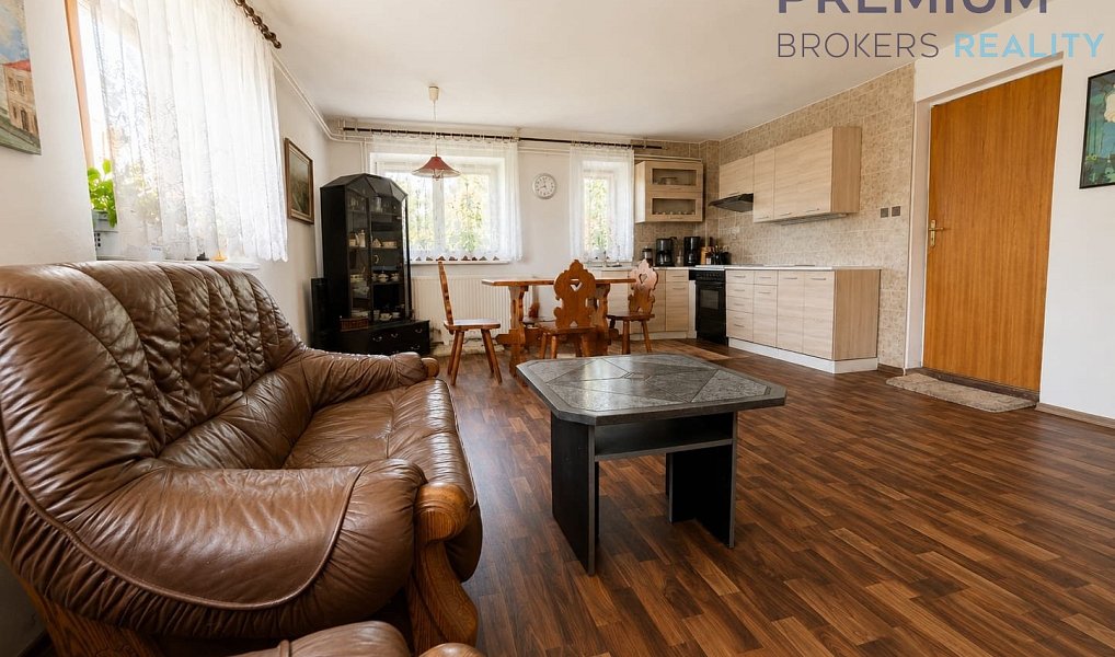 Prodej domu 440 m² s pozemkem 2 313 m², Měrunice – náhled fotky 14