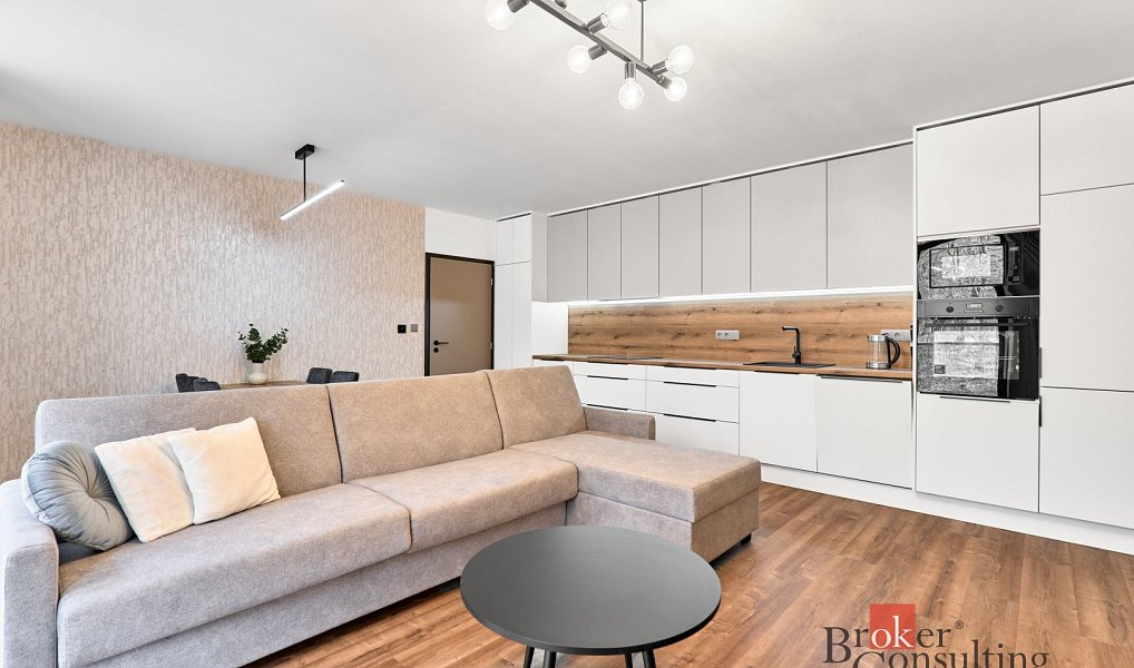 Prodej bytu 2+kk 61 m², Dalovice – náhled fotky 7