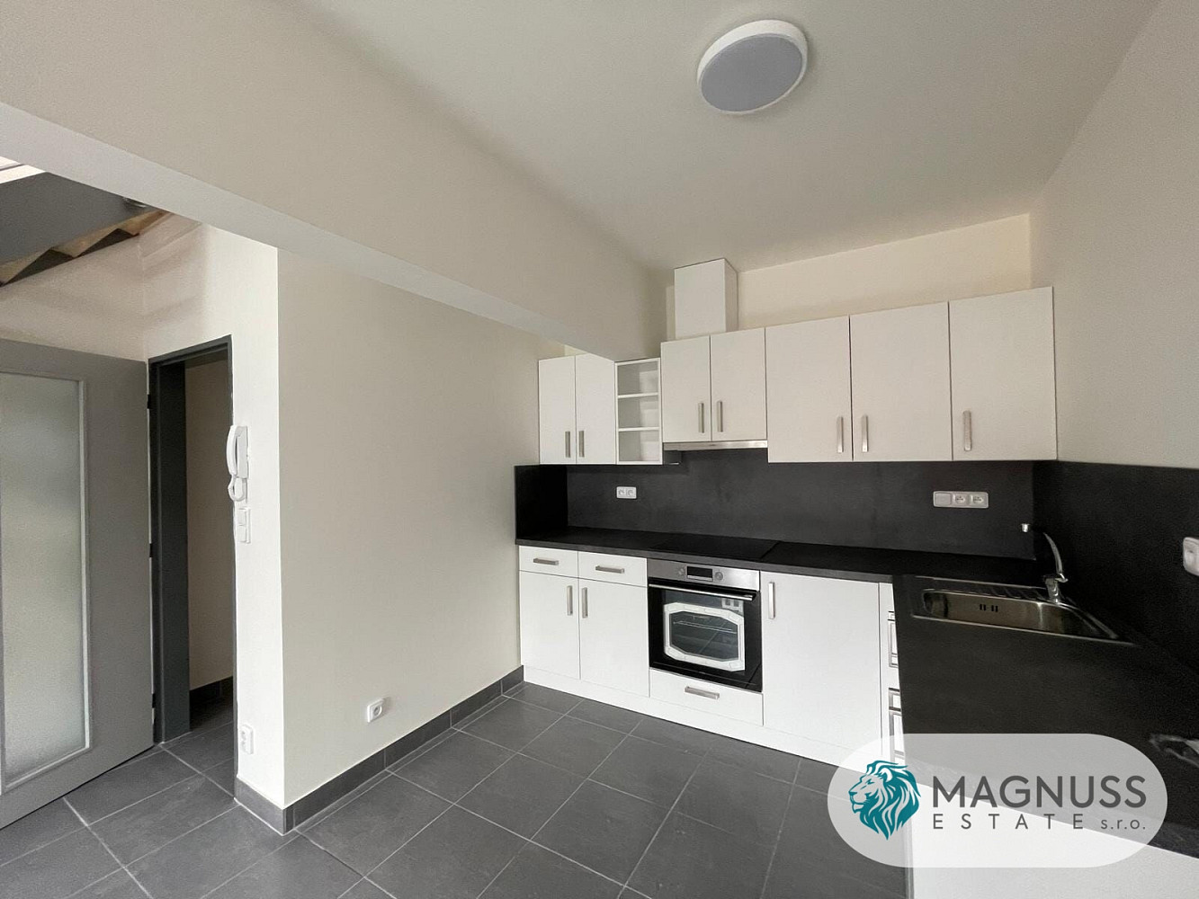 Pronájem bytu 3+kk 72 m²