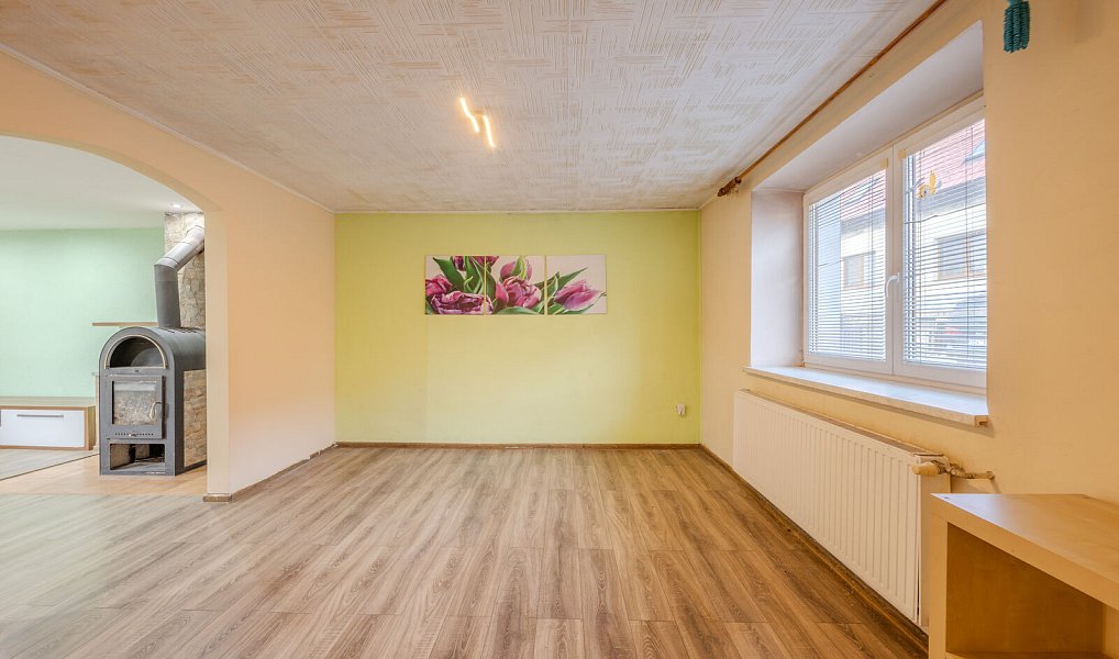 Prodej domu 182 m² s pozemkem 442 m², Komňa – náhled fotky 6